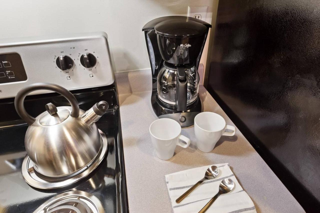 Trifecta Historic Brick 2Br Getaway Superhost Lejlighed Durham Værelse billede
